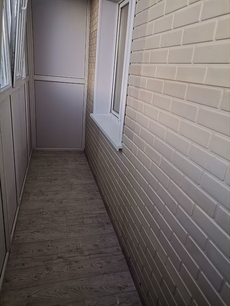  обшивка  стены на балконе 