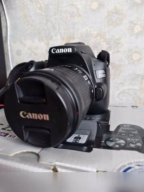 Продам: Canon eos 250D kit 18 55mm