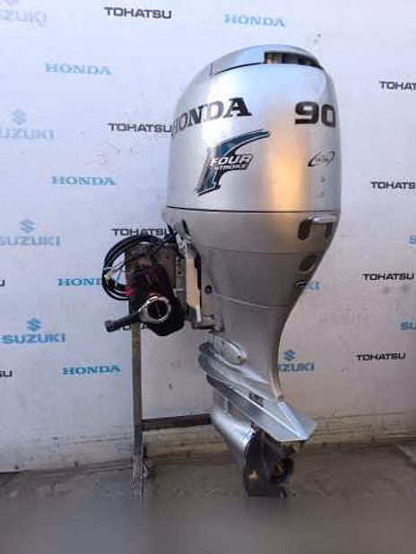 Додочный мотор Honda BF90
