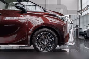 Продам: легковой автомобиль Lexus LM 350H в Москве
