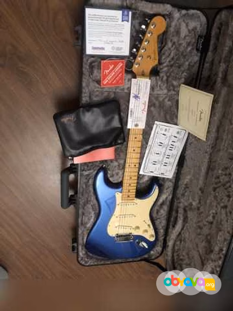 Продам: Fender American Ultra Stratocaster 2024