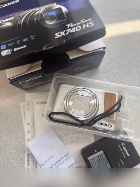 Camera 1 Canon PowerShot SX740 HS Compact Digital Camera 