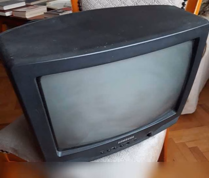 Продам: цветной телевизор Samsung CK-3335ZR в Москве