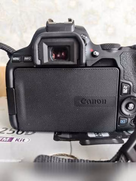 Продам: Canon eos 250D kit 18 55mm