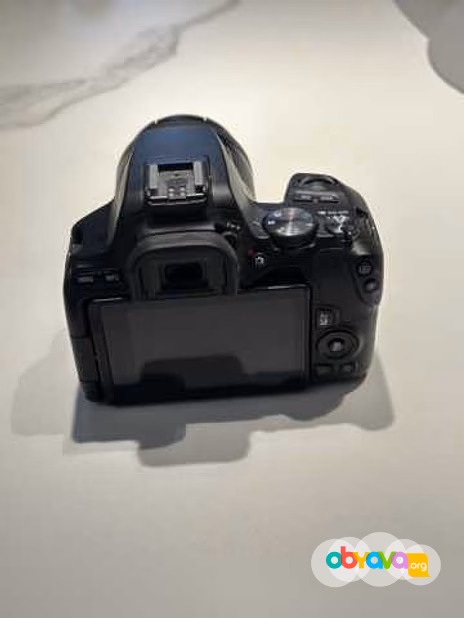 Продам: Canon EOS 250D + объектив 18-55 IS STM