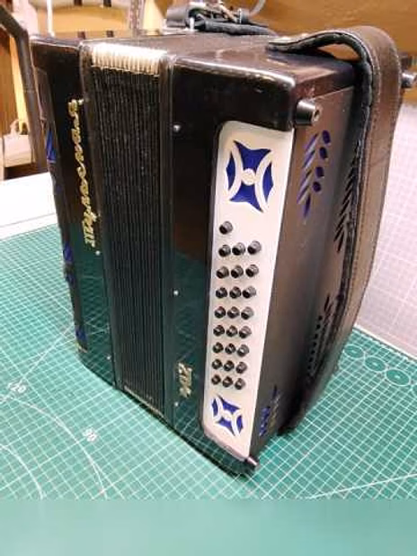 Продам: гармонь Тульская 402