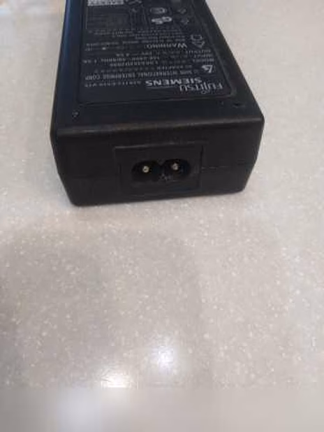 Продам: Fujitsu-Siemens 20V, 4.5A, Блок питания в Москве