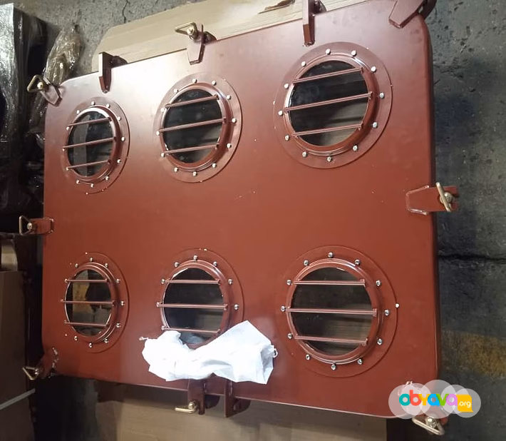 Крышка светового люка барашковыми задрайками 900х1200
