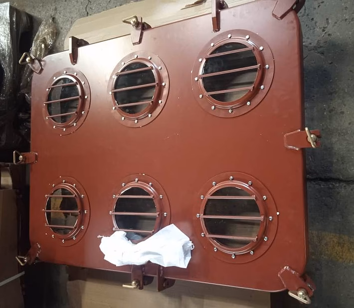 Крышка светового люка барашковыми задрайками 900х1200