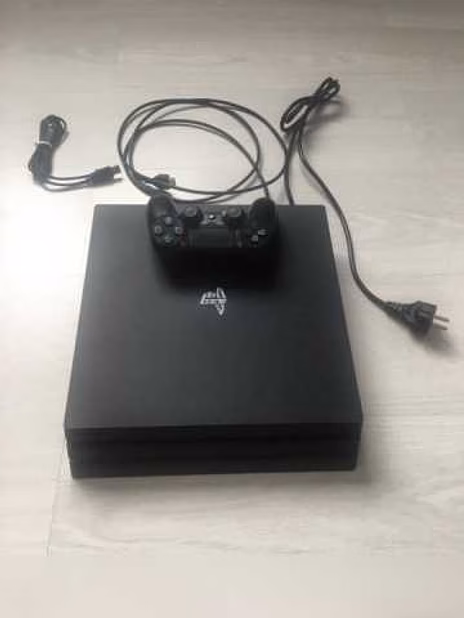 Продам: PS 4 Pro 1 Tb + игра