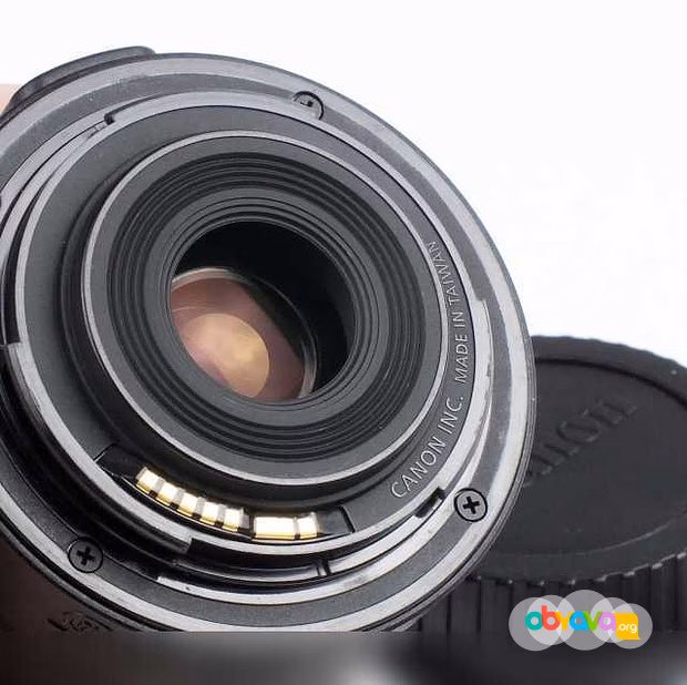  Canon EF-S 18-55mm 1:3,5-5,6 III 