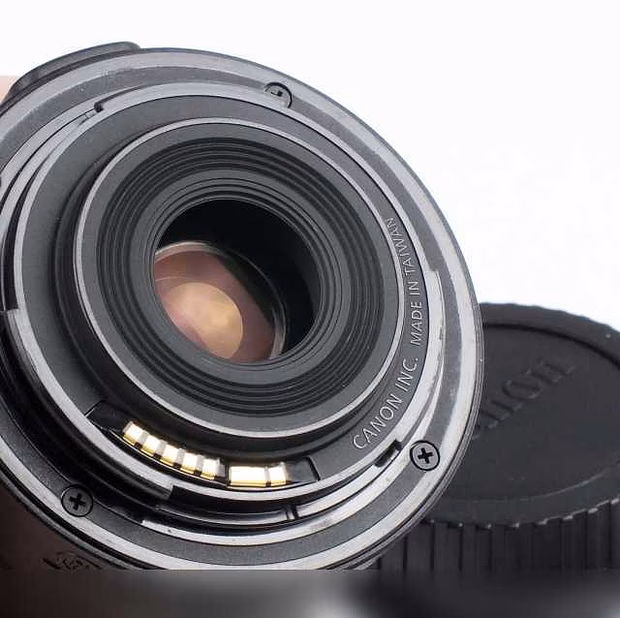  Canon EF-S 18-55mm 1:3,5-5,6 III 