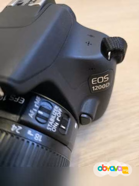 Продам: фотоаппарат Canon EOS 1200D