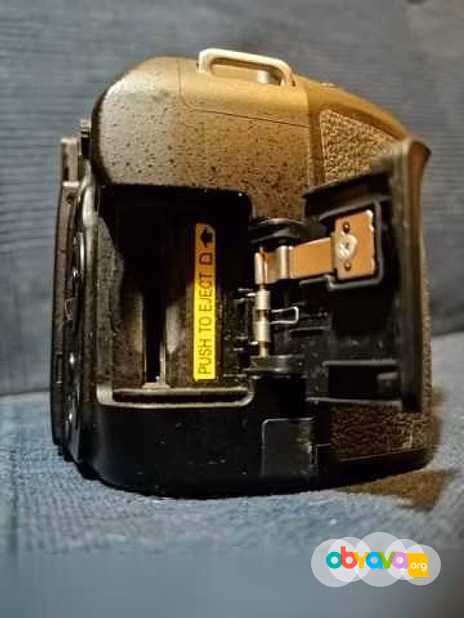 Продам: Nikon D5100 + Tamron 18-270 + Speedlight