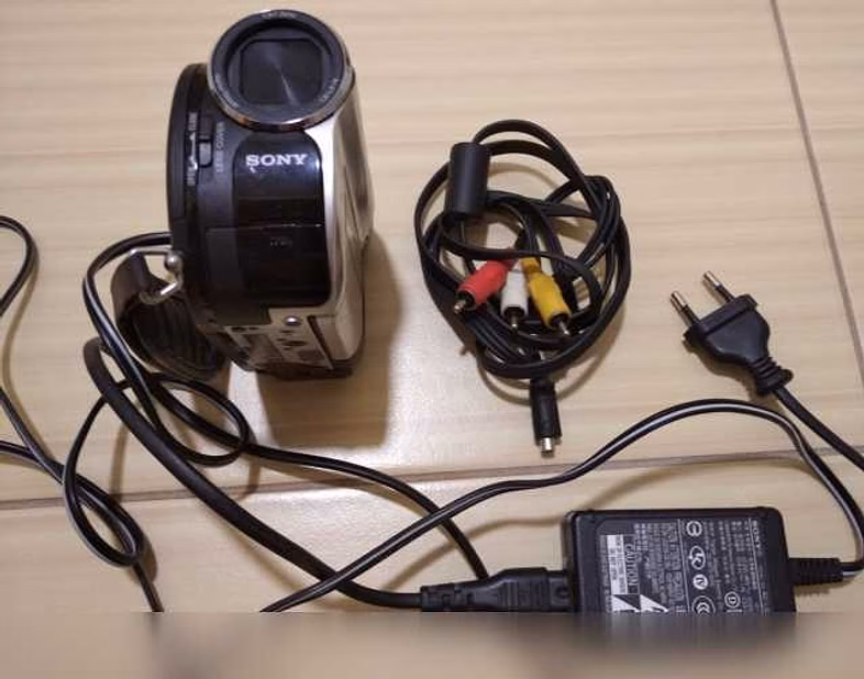 Продам: видеокамеру Sony DCR-DVD109E в Сыктывкаре