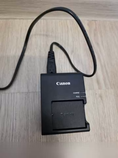 Продам: фотоаппарат Canon EOS 1200D