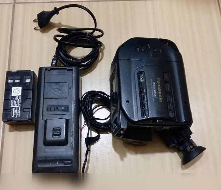 Продам: видеокамеру Panasonic nv-s 600 en в Сыктывкаре