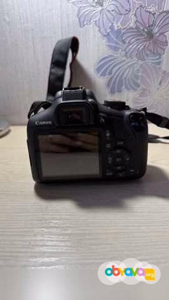 Продам: фотоаппарат canon eos 2000d