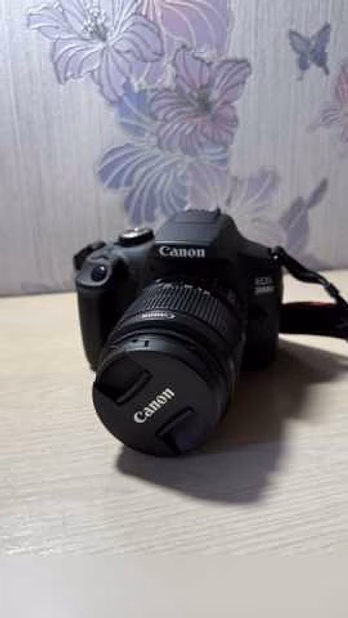 Продам: фотоаппарат canon eos 2000d