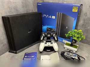 Продам: PS4 PRO 1TB + 50 дисков + 2 геймпада