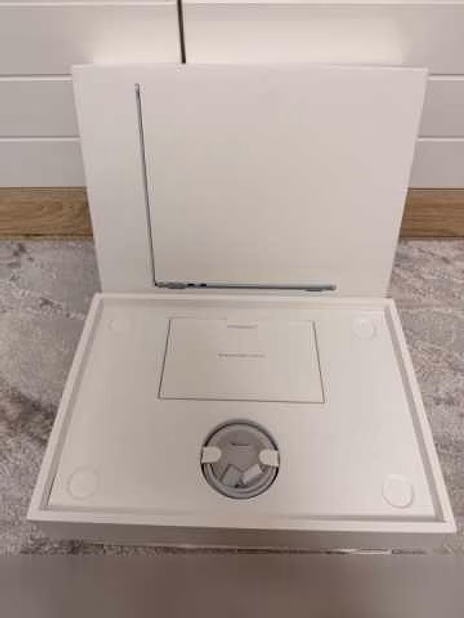 Продам: Apple MacBook Air 13 m4 16/256