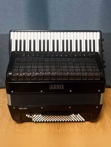 Продам: аккордеон АККО «Melani»