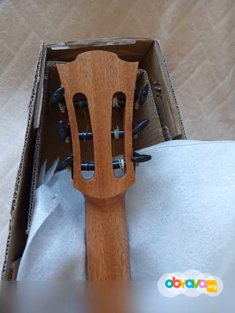 Классическую гитару 