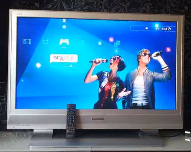 Продаю плазменный телевизор panasonic viera tx-r42el7ks с приставкой.