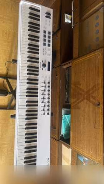 Продам: Arturia KeyLab 88