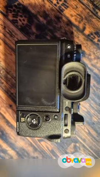 Продам: фотоаппарат Fujifilm x-t2 + объектив