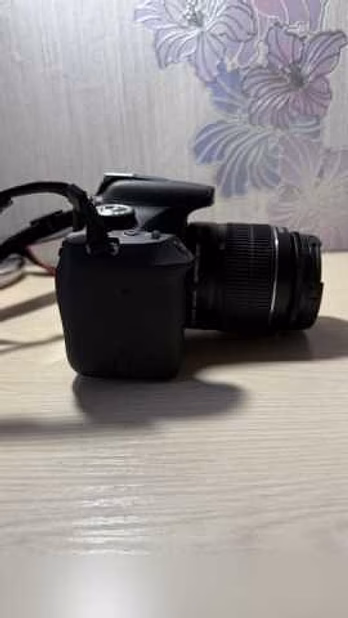Продам: фотоаппарат canon eos 2000d
