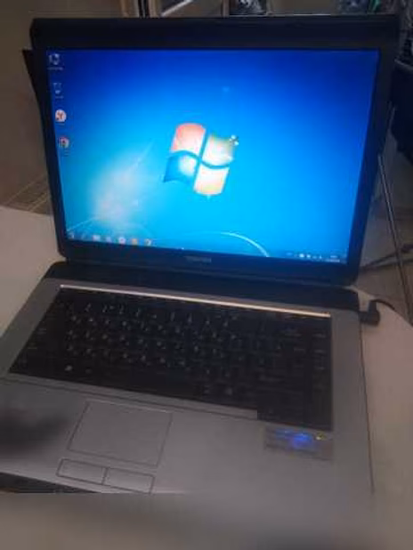 Продам: ноутбук Toshiba Satellite L300-11Q в Москве