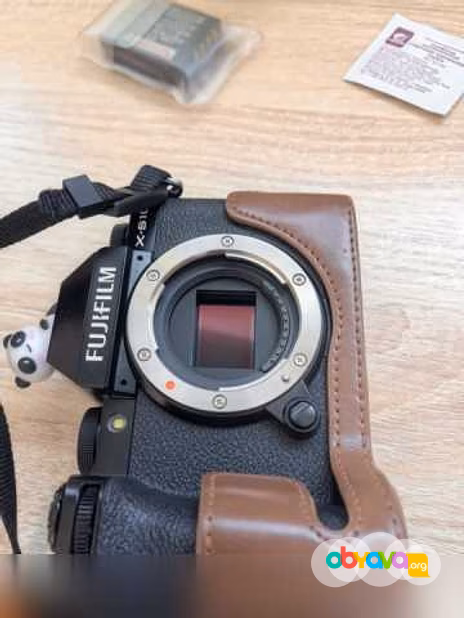 Продам: фотоаппарат Fujifilm X-S10 + 3 объектива