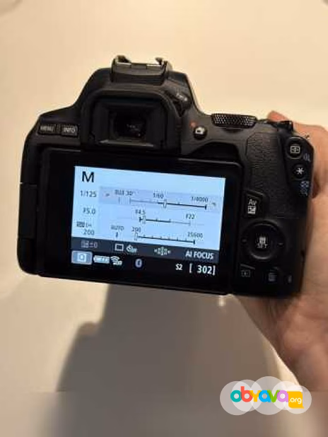 Продам: Canon EOS 250D + объектив 18-55 IS STM