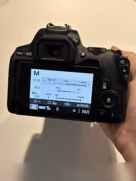 Продам: Canon EOS 250D + объектив 18-55 IS STM