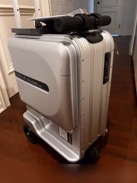 Продам: моторизованный чемодан Airwheel SE3miniT