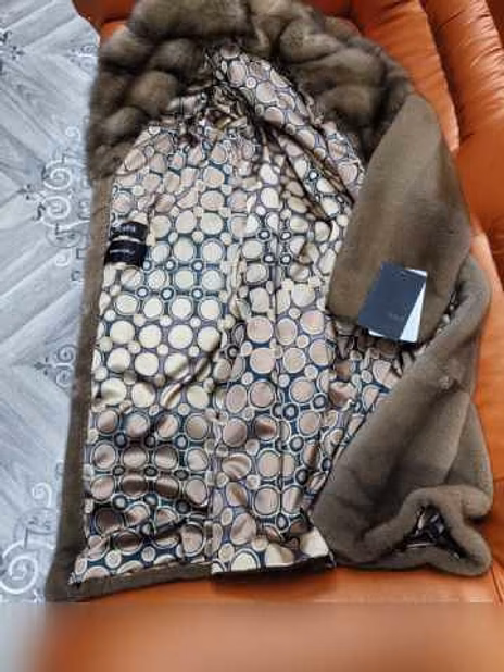 Продам: шуба новая норка с соболем Manoli