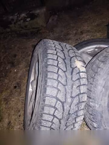 Продам: шины шипованные с дисками BMW X5 (E53) в Санкт-Петербурге