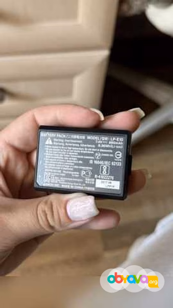 Продам: фотоаппарат canon eos 2000d