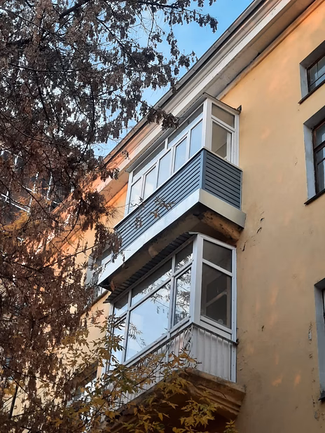 Обшивка балкона Сайдингом 