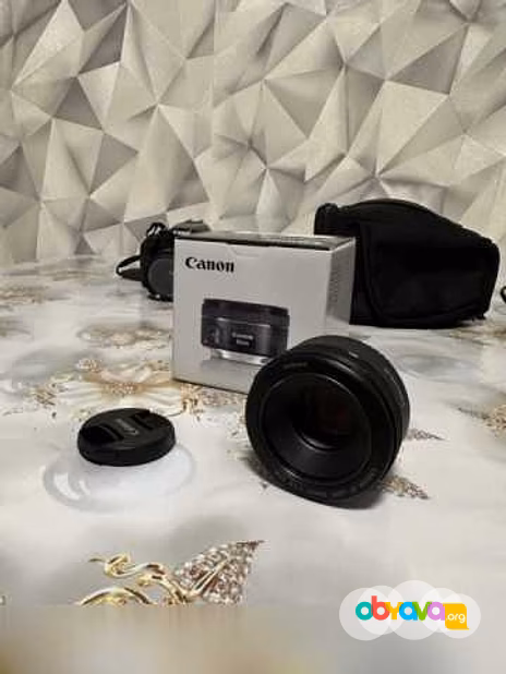 Продам: фотоаппарат Canon eos 600d Объектив 50mm f/1.8 stm