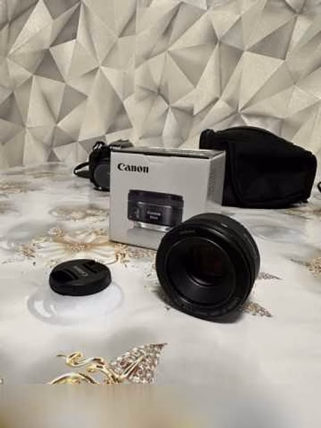 Продам: фотоаппарат Canon eos 600d Объектив 50mm f/1.8 stm