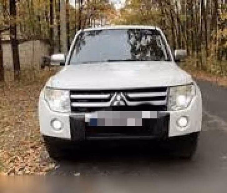 Подержанный автомобиль Mitsubishi pajero 