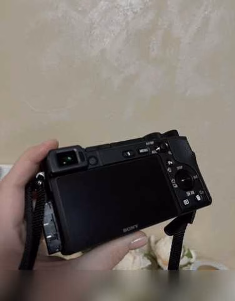 Продам: видеокамеру Sony Alpha 6400 ( ILCE - 6400 LB) KIT 16-50 mm в Хабаровске