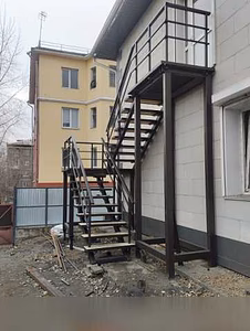 Продам: металлоконструкции, лестницы, ворота в Красноярске
