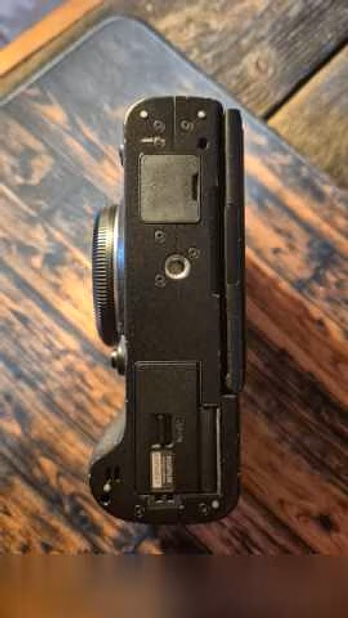 Продам: фотоаппарат Fujifilm x-t2 + объектив