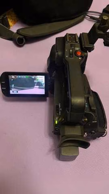 Продам: видеокамера Canon xa25 hd