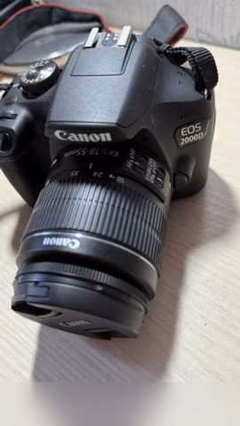 Продам: фотоаппарат canon eos 2000d