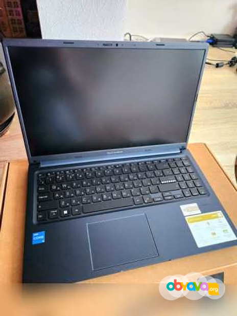 Продам: новый asus X1502V, core i5(13 gen) 512SSD