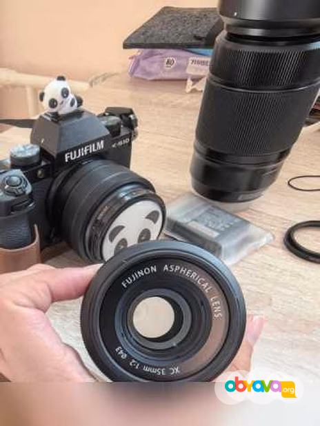 Продам: фотоаппарат Fujifilm X-S10 + 3 объектива